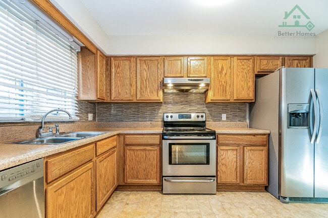 Building Photo - Cozy 2 Bedroom Unit in Raleigh!