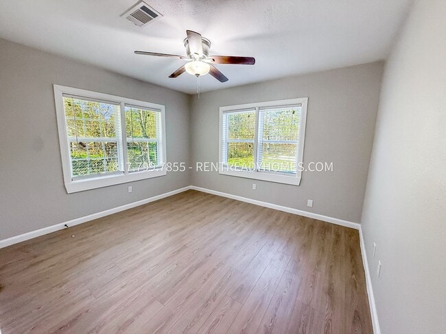 Building Photo - 1400 E 25th St