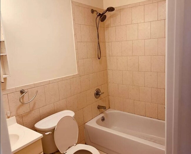 Building Photo - 450 Grand St