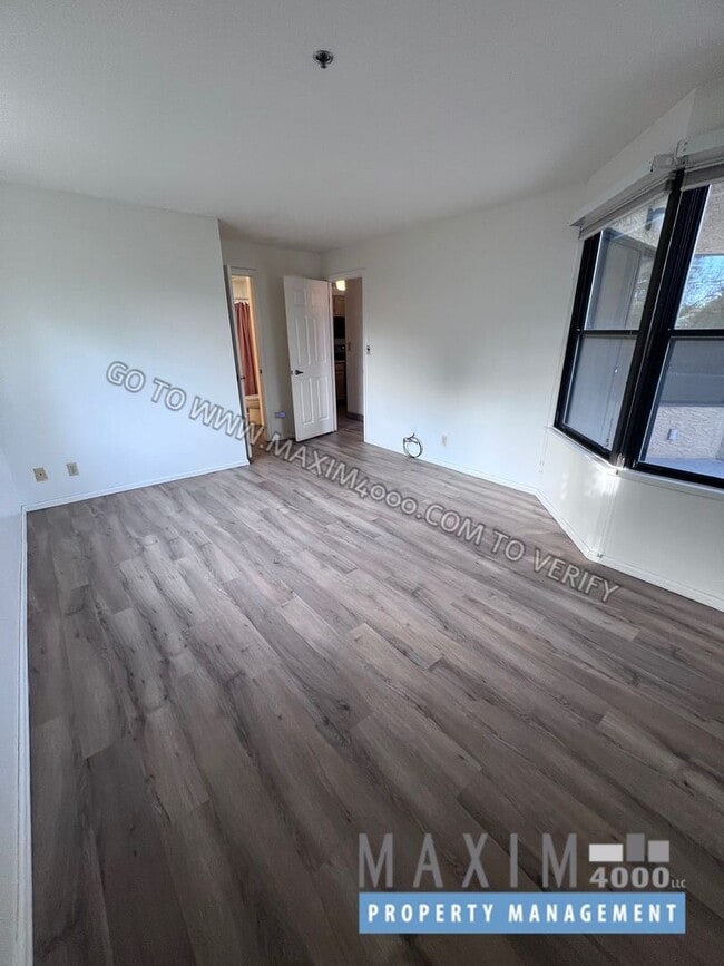 Building Photo - 1111 Horizon Dr