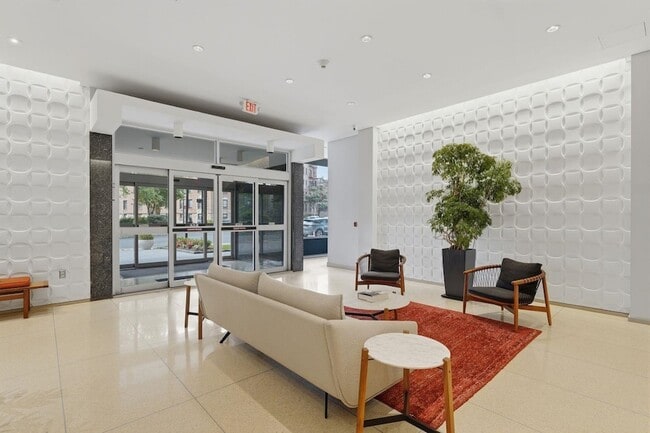 Building Photo - 6050 Blvd E