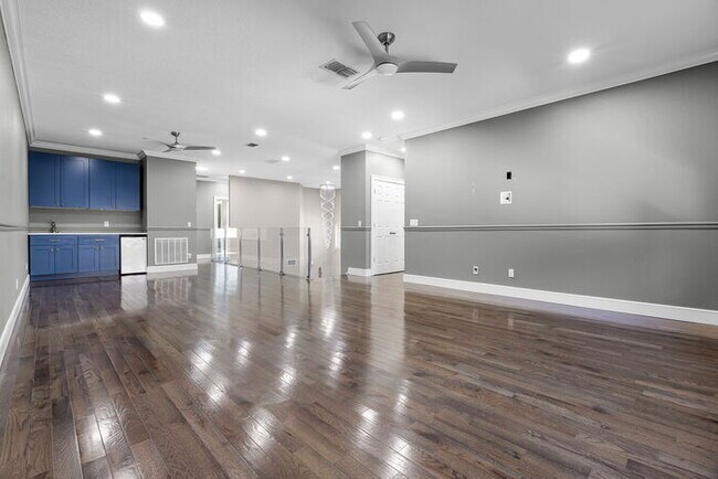 Building Photo - Fully Remodeled 5/4 Art Deco-Inspired Home...