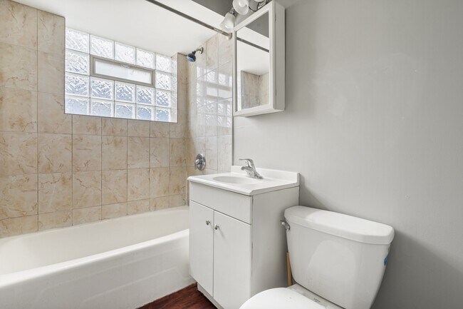 Building Photo - 6522 S Vernon Ave