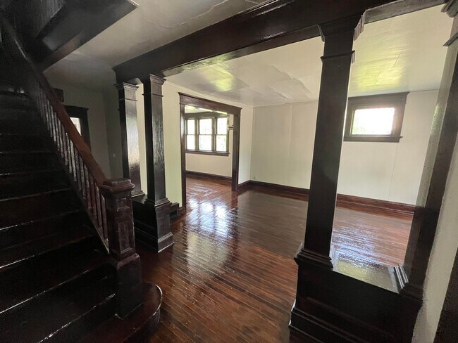 Building Photo - 246 E Dewald St