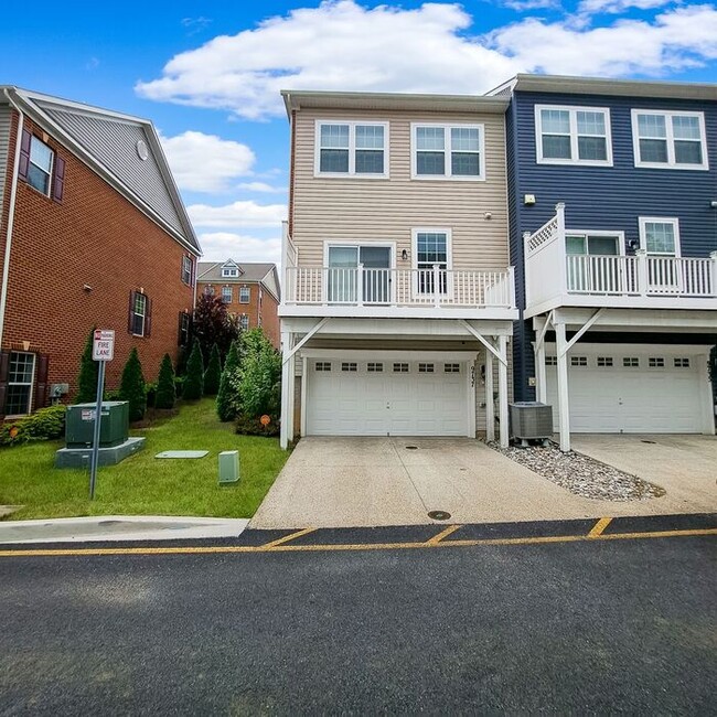 Building Photo - Gorgeous 3-Level End Unit Townhome, 3 Bedr...