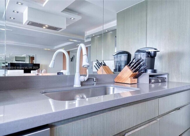 Building Photo - 401 Ocean Dr