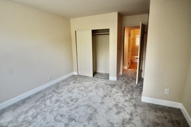 Building Photo - 1305 Webster St