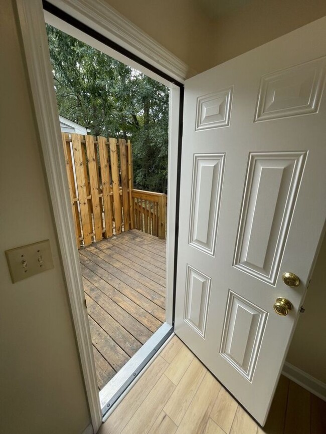 Building Photo - Townhome For Rent