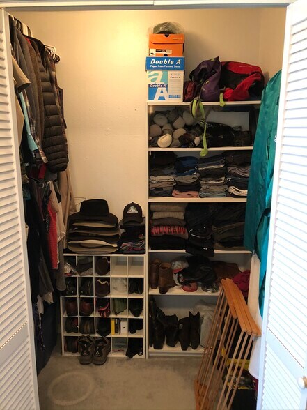 Walk in Closet - 850 W Moorhead Cir