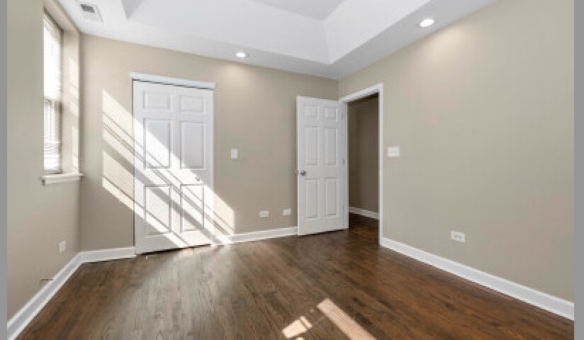 Building Photo - 4010 S Calumet Ave
