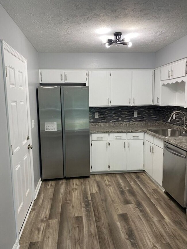 Building Photo - Totally Remodeled and Ready for YOU.