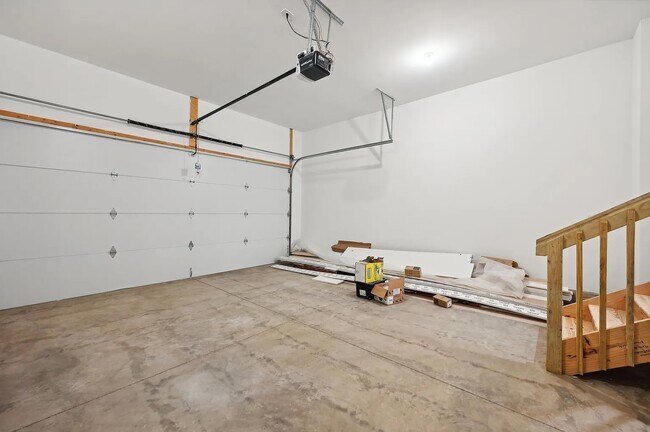 Building Photo - 526 Riverfront Ln