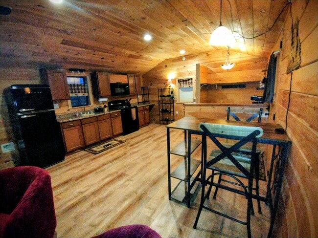 Building Photo - 554 Hovermale Ln