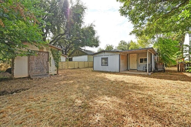 Building Photo - 1706 Riverview St