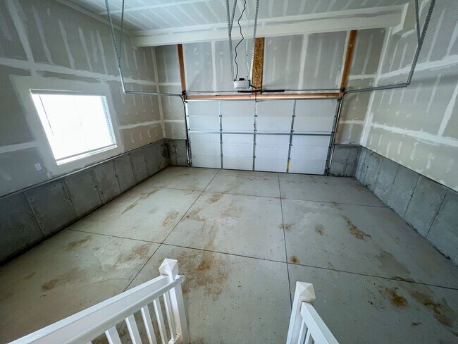 Building Photo - New Townhome