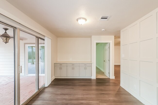 Building Photo - 4515 Sylvan Glen Dr