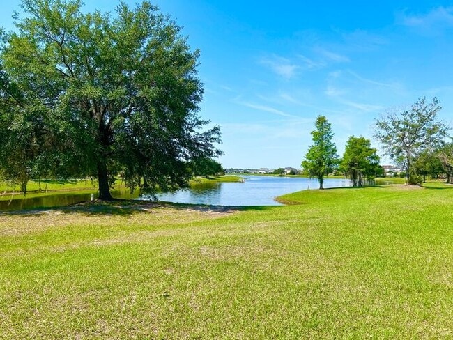 Building Photo - Stunning 3/2.5 Stylish Home with a Detache...