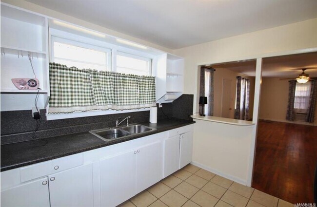 Building Photo - 418 Claud Rd