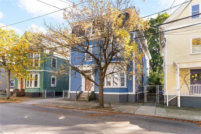 Building Photo - 36 Wood St