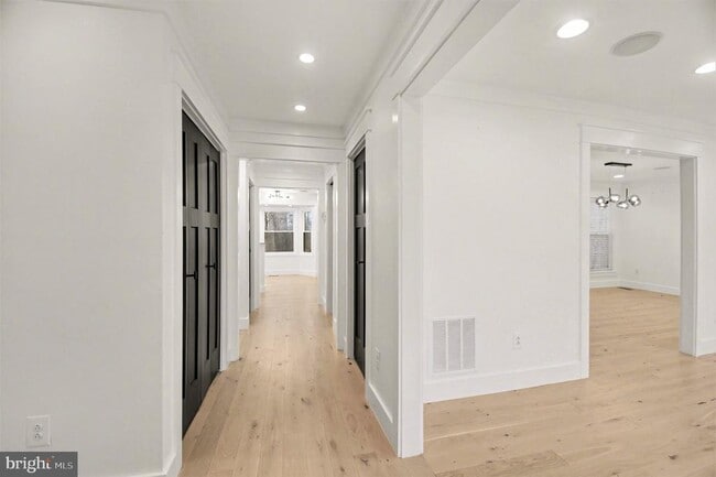 Building Photo - 24 Lipscomb Ct