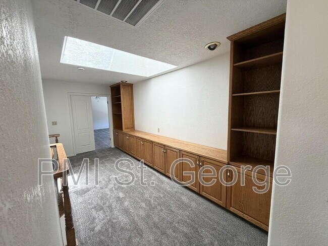 Building Photo - 2506 W Grandview Dr