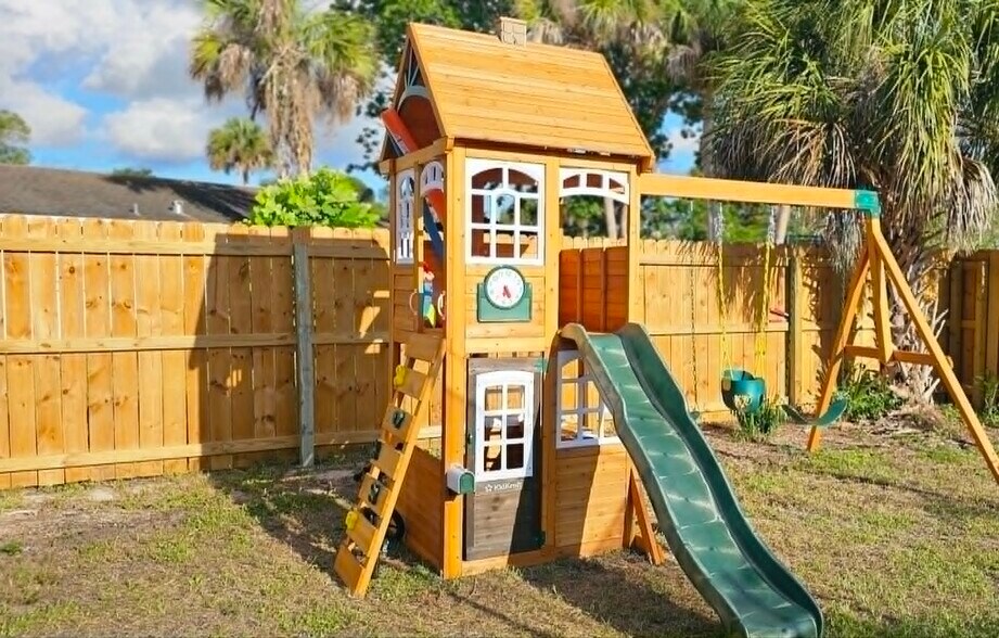 Building Photo - 1059 La Paloma Dr