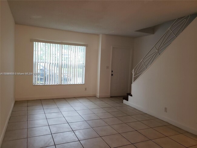 Building Photo - 811 NW 46th Ave