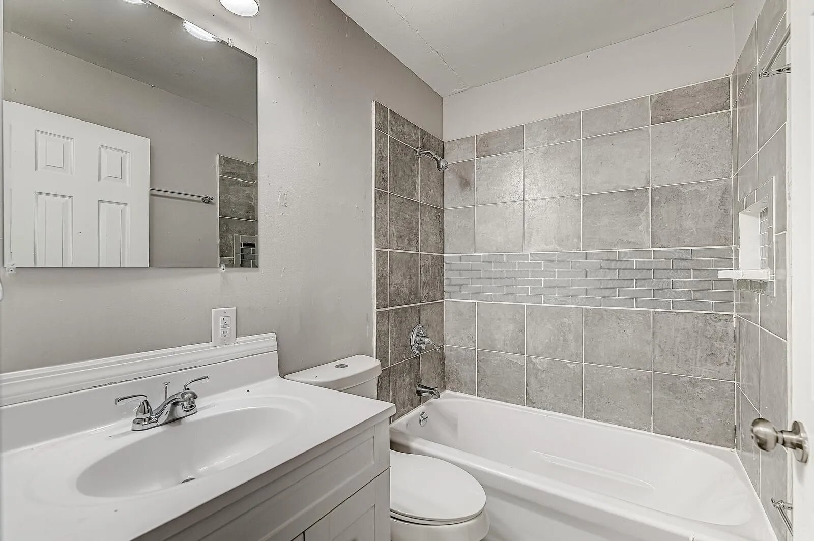 Building Photo - 1302 Brummit Ln