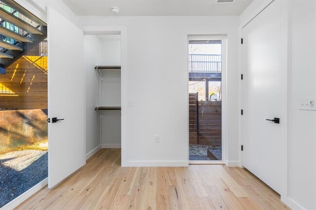 Building Photo - 1205 Perez St