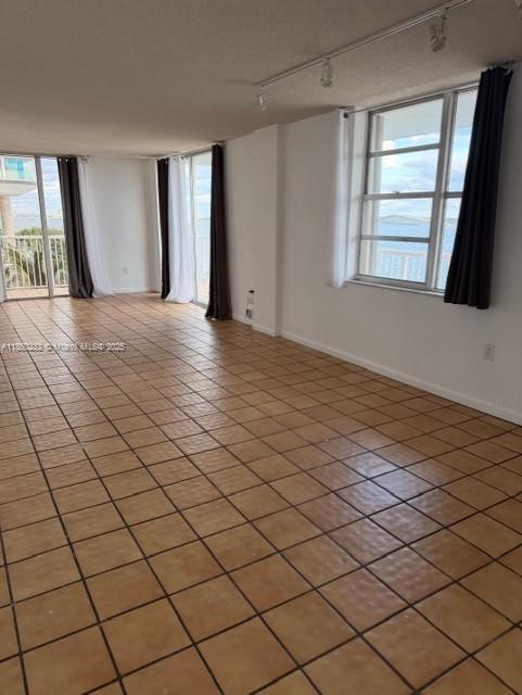 Building Photo - 150 SE 25th Rd