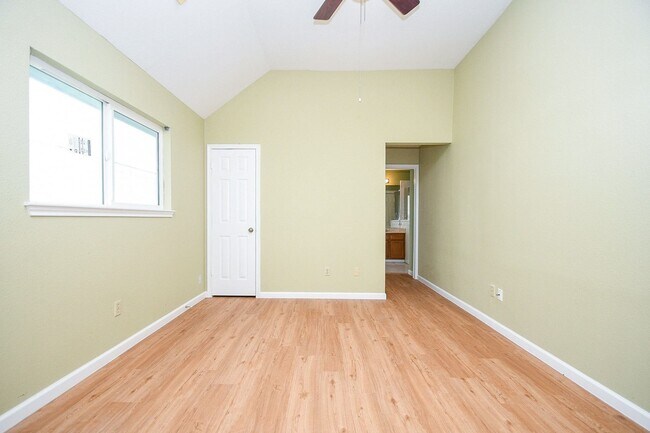 Building Photo - 9111 Belle Glen Dr