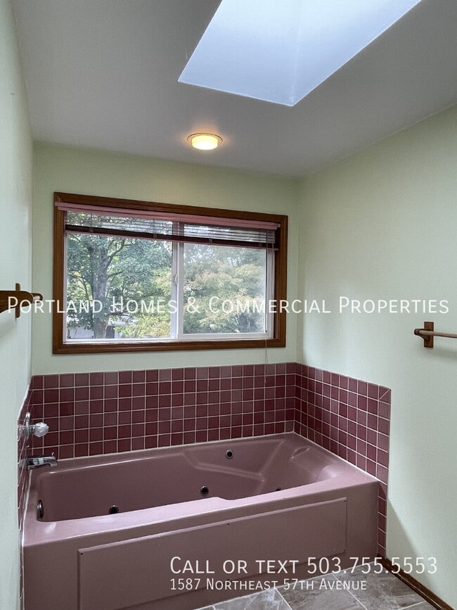 Building Photo - 1587 NE 57th Ave