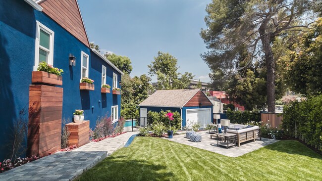 Patio and Lawn - 3310 Oak Glen Dr