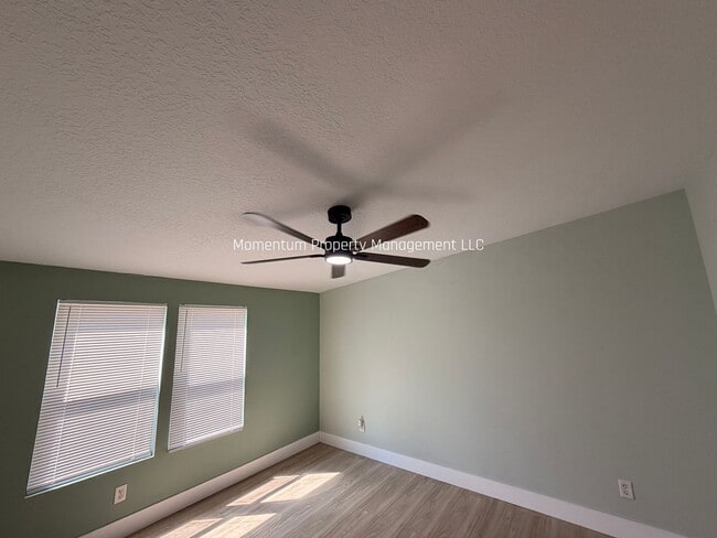 Building Photo - BEAUTIFUL 3/2 AVAILABLE NOW! ASK ABOUT OUR SPECIALS!!!