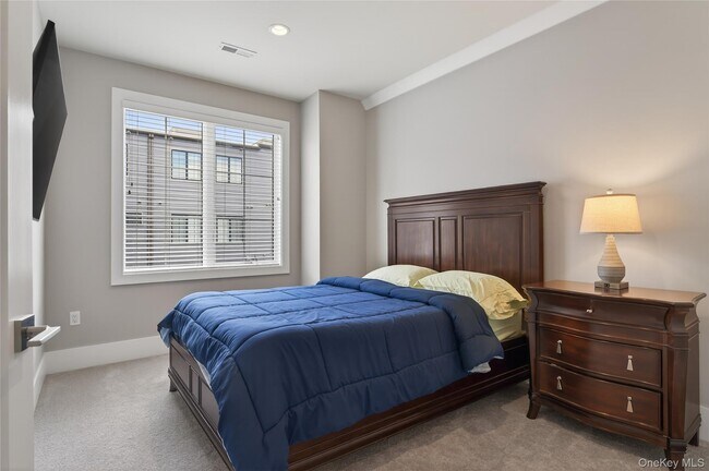 Building Photo - 348 Horseman Blvd