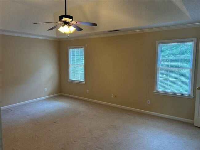 Building Photo - 490 Sherman Oaks Way
