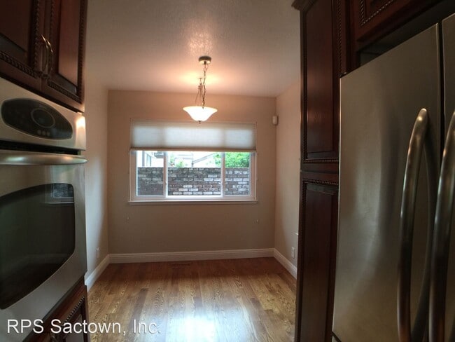 Building Photo - 2 br, 2.5 bath House - 2507 Exeter Square ...