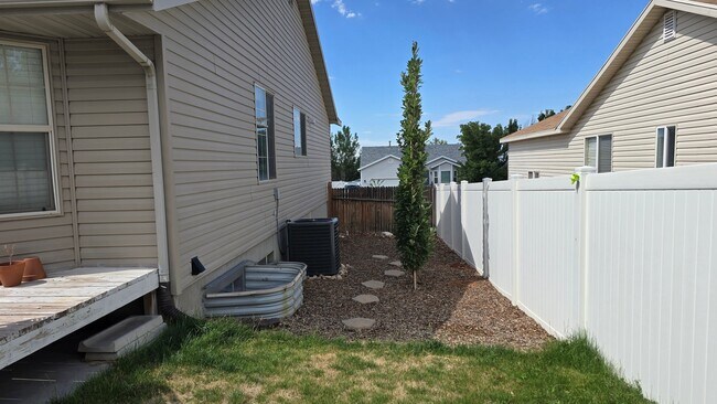 Building Photo - 6155 W Graceland Wy