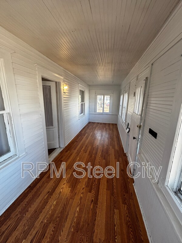 Building Photo - 1938 E 6th St