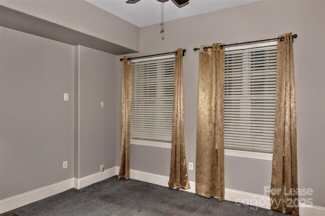 Building Photo - 4625 Piedmont Row Dr