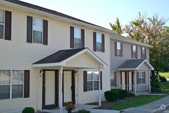 Building Photo - Large Townhome North Main Blacksburg
