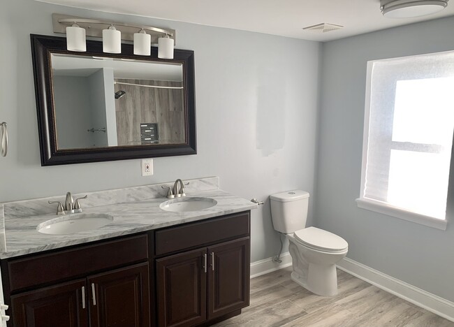 Master bath - 1626 N Gilmor St