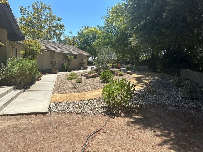 Building Photo - 744 N Trigo Ln