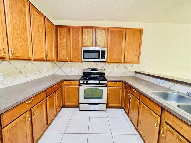Building Photo - 14851 Fir Knoll Way