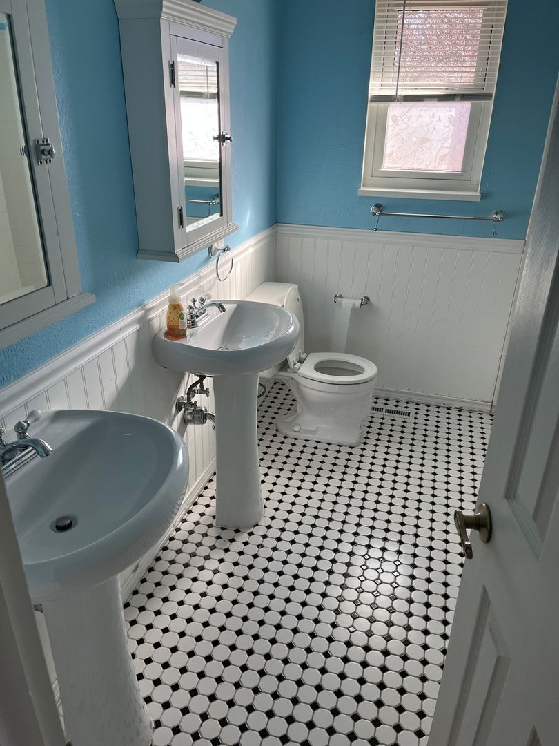 Building Photo - 7330 Mt Meeker Rd