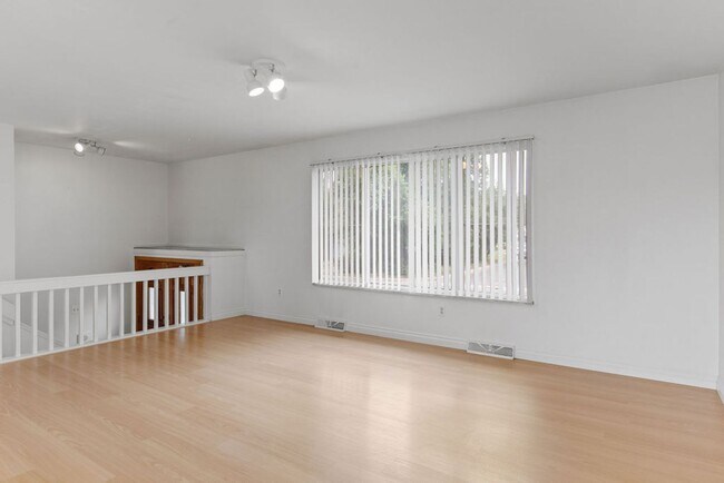 Building Photo - 5 Bedroom home with finished basement