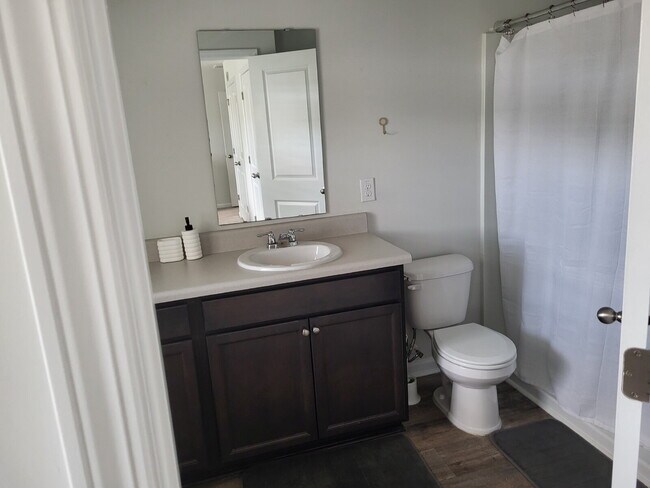 Building Photo - "Spacious Fully Furnished 4-Bedroom Townhouse in Summerville with 3 Full Baths – Your Perfect Fam...