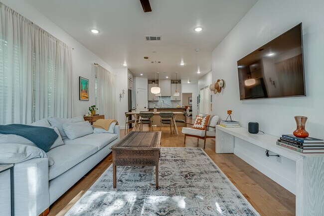 Building Photo - 211 Gibson