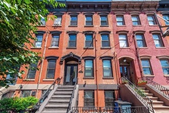 Building Photo - 552 Jersey Ave