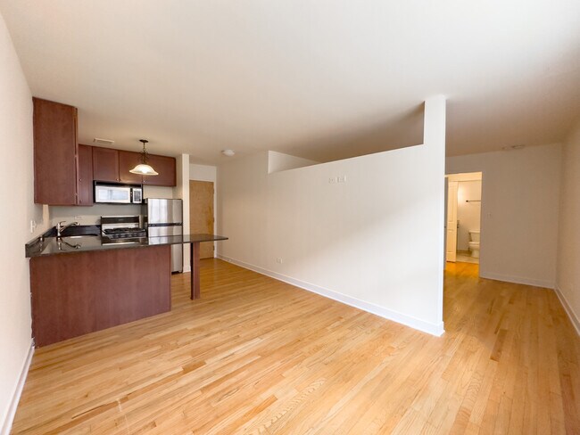 Building Photo - 630 W Wrightwood Ave